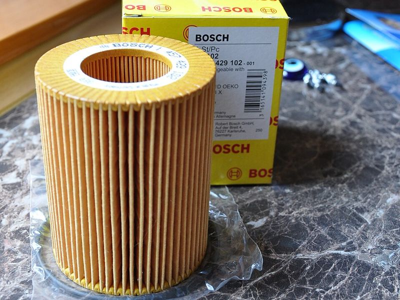 Oil filter cartridge next to its box